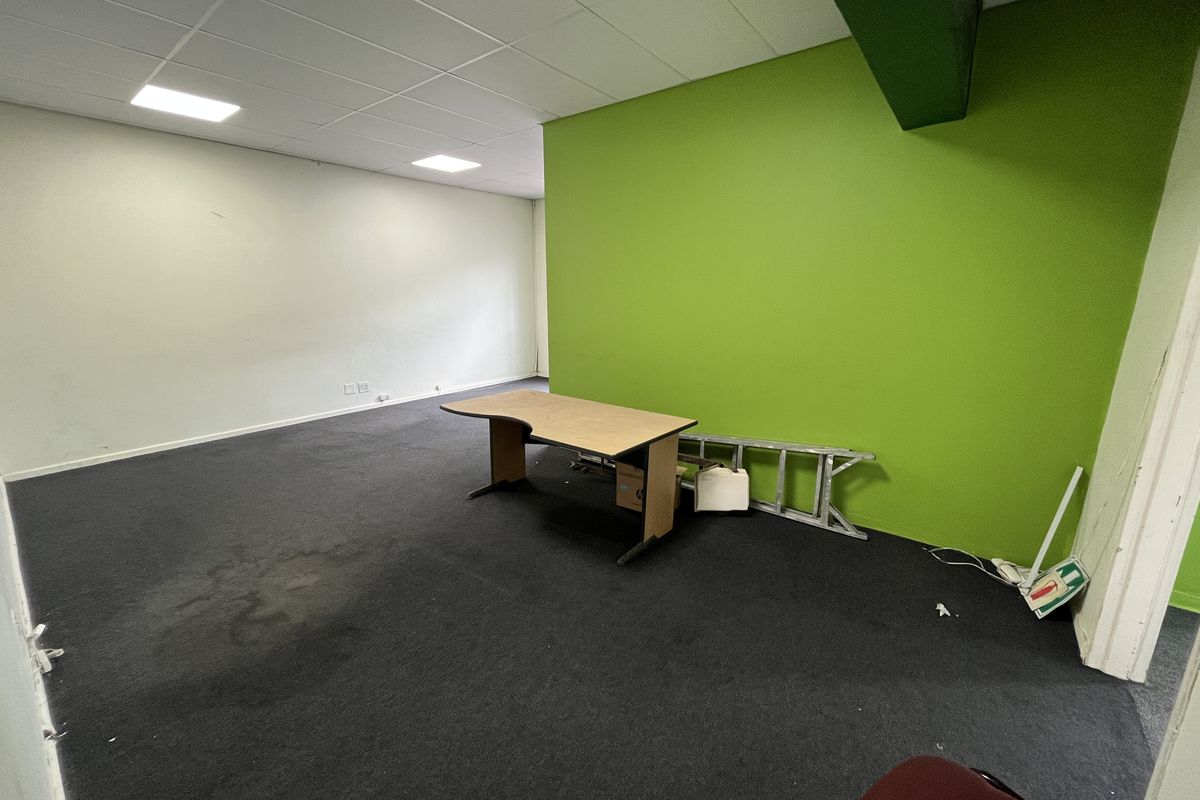 Well-situated 88 squares Office on 28 Marine Drive, Paarden Eiland. - Photo 5