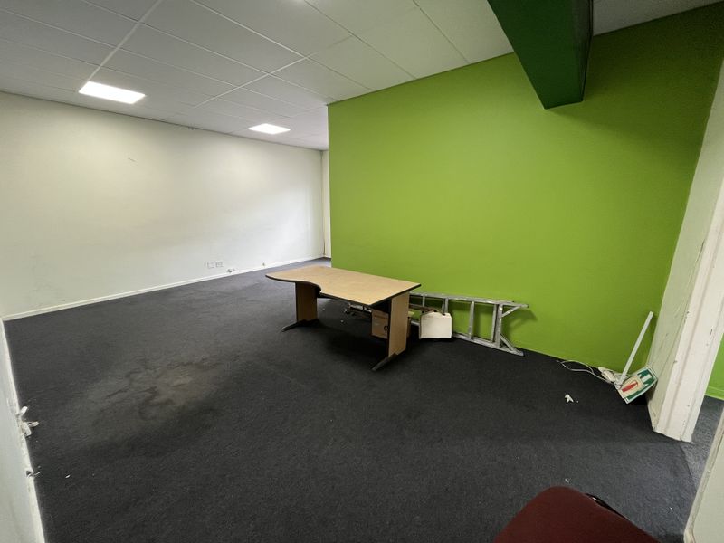 Well-situated 88 squares Office on 28 Marine Drive, Paarden Eiland. - Photo 5