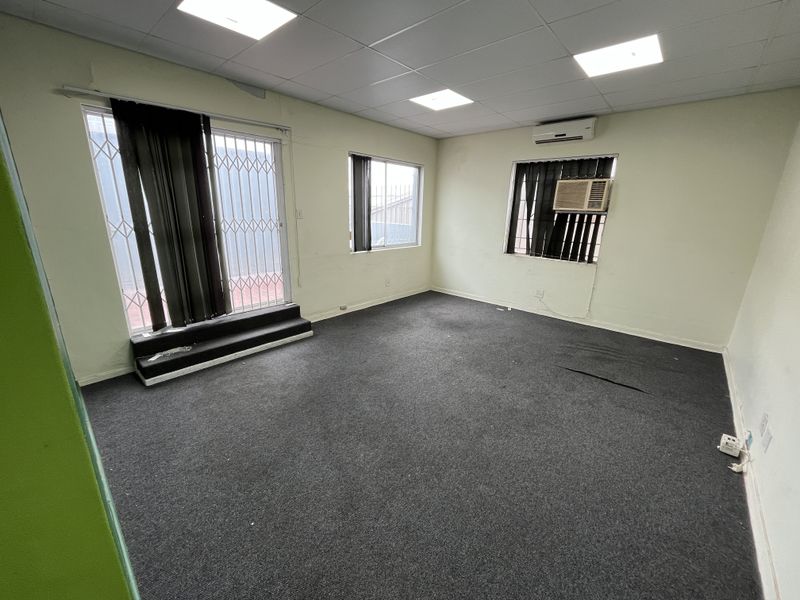 Well-situated 88 squares Office on 28 Marine Drive, Paarden Eiland. - Photo 9