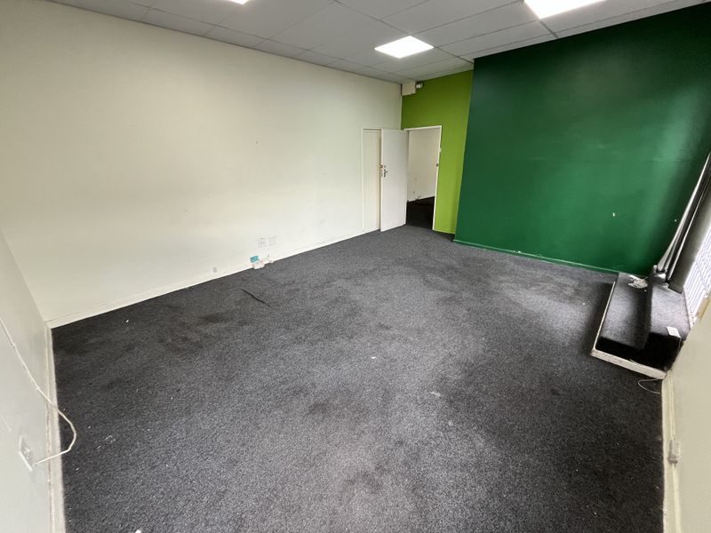 Well-situated 88 squares Office on 28 Marine Drive, Paarden Eiland. - Photo 10