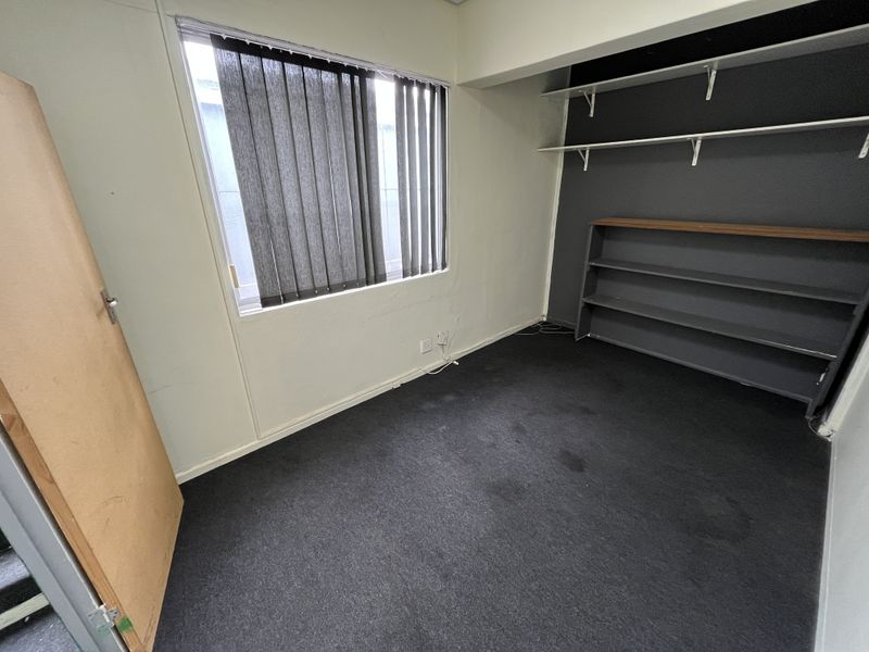 Well-situated 88 squares Office on 28 Marine Drive, Paarden Eiland. - Photo 7