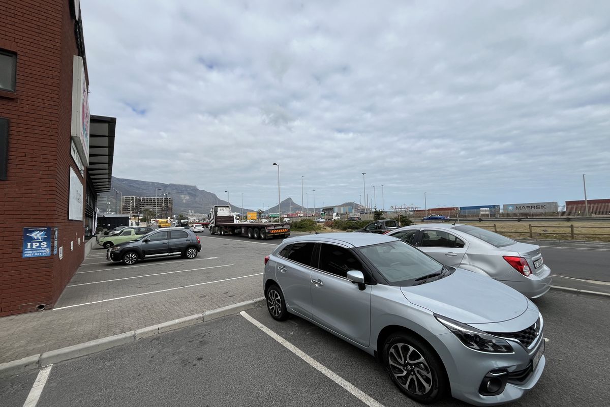 Well-situated 88 squares Office on 28 Marine Drive, Paarden Eiland. - Photo 3