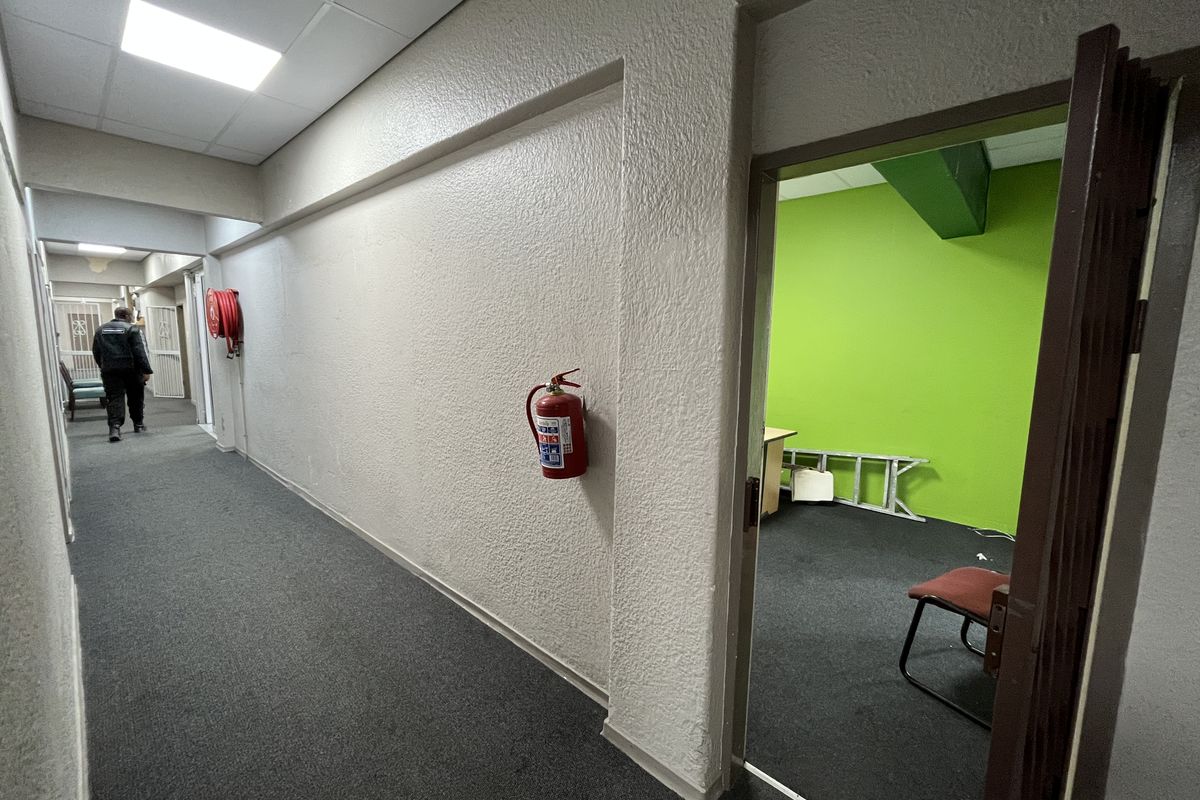 Well-situated 88 squares Office on 28 Marine Drive, Paarden Eiland. - Photo 4