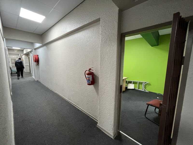 Well-situated 88 squares Office on 28 Marine Drive, Paarden Eiland. - Photo 4