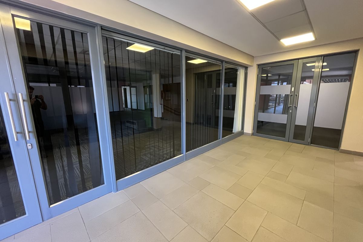 Premium Corner Office with Reception & Modern Glass Fit-Out. Sable Square, Milnerton - Photo 5
