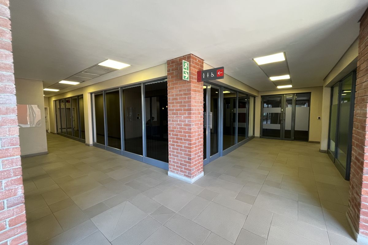 Premium Corner Office with Reception & Modern Glass Fit-Out. Sable Square, Milnerton - Photo 2