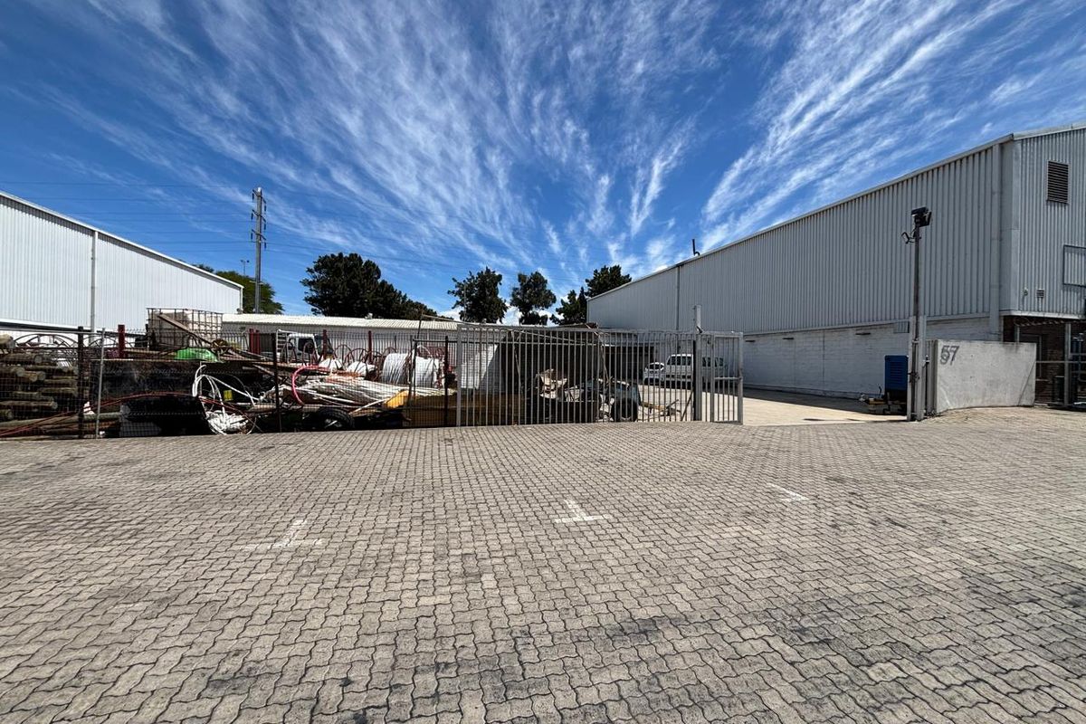 Secure 420m2 Industrial Unit with Large 793m2 Private Yard in Mega Park - Photo 2