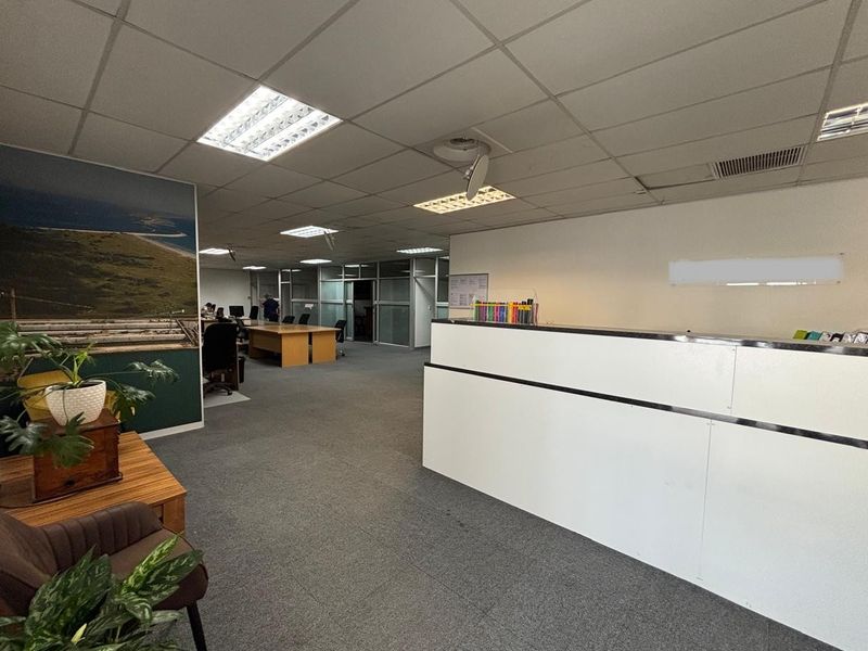 Secure 420m2 Industrial Unit with Large 793m2 Private Yard in Mega Park - Photo 8