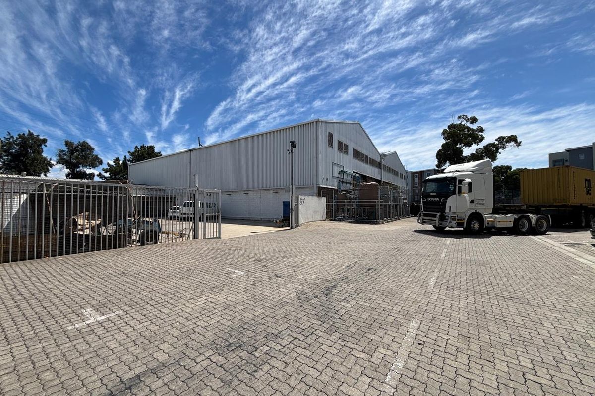 Secure 420m2 Industrial Unit with Large 793m2 Private Yard in Mega Park - Photo 3