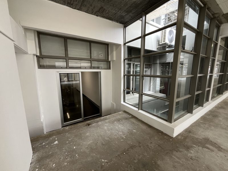 Expansive and Adaptable, Light-Filled Office. Upper Eastside, Woodstock - Photo 6