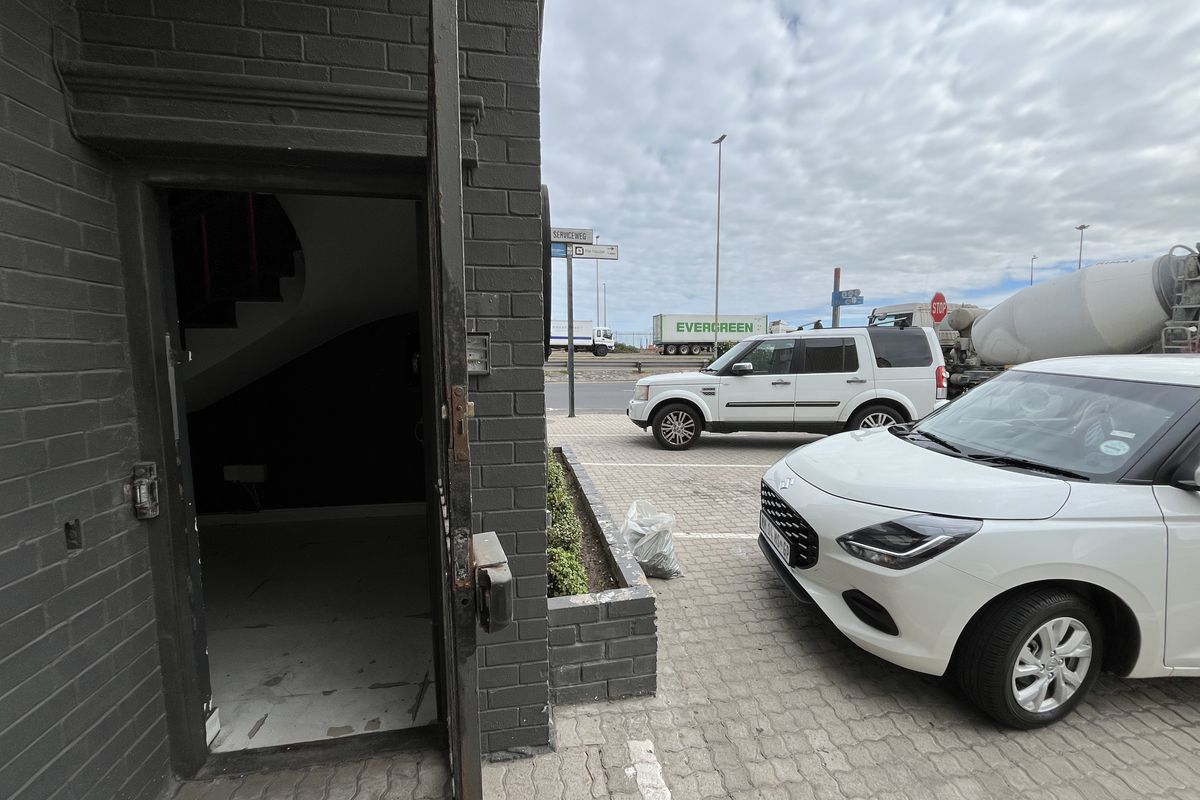 Creative Coastal Office with Iconic Views on Marine Drive. - Photo 4