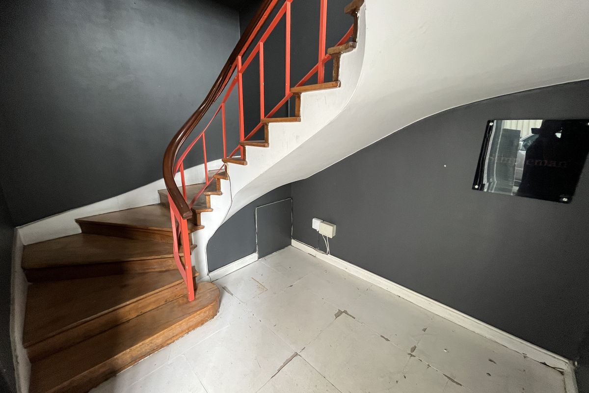 Creative Coastal Office with Iconic Views on Marine Drive. - Photo 5