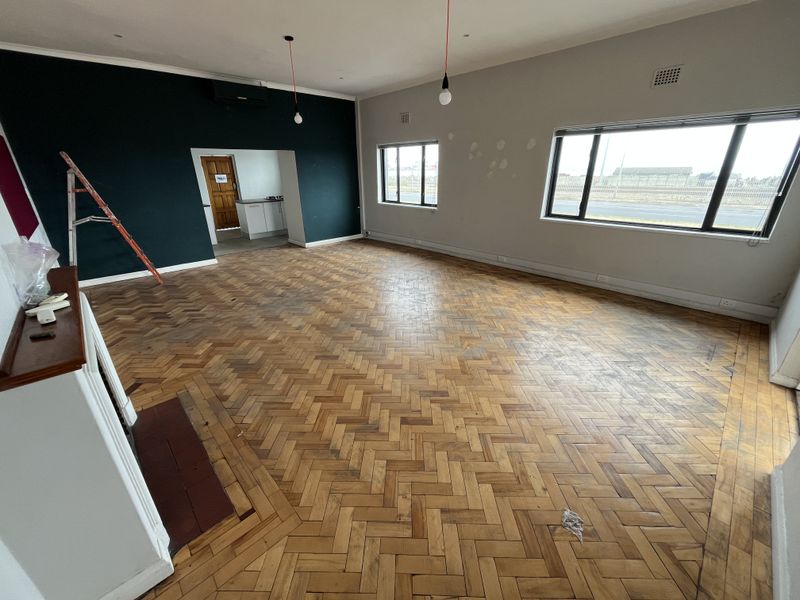 Creative Coastal Office with Iconic Views on Marine Drive. - Photo 10