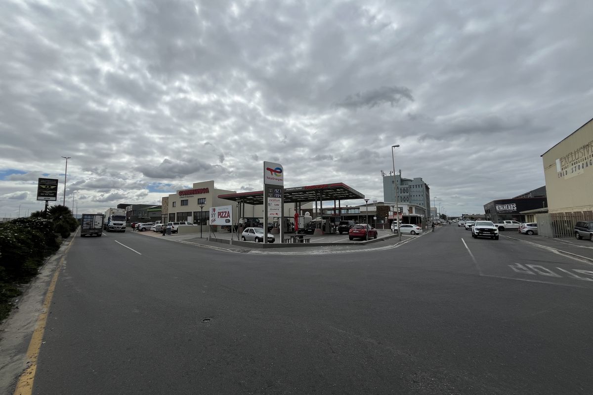 Creative Coastal Office with Iconic Views on Marine Drive. - Photo 3