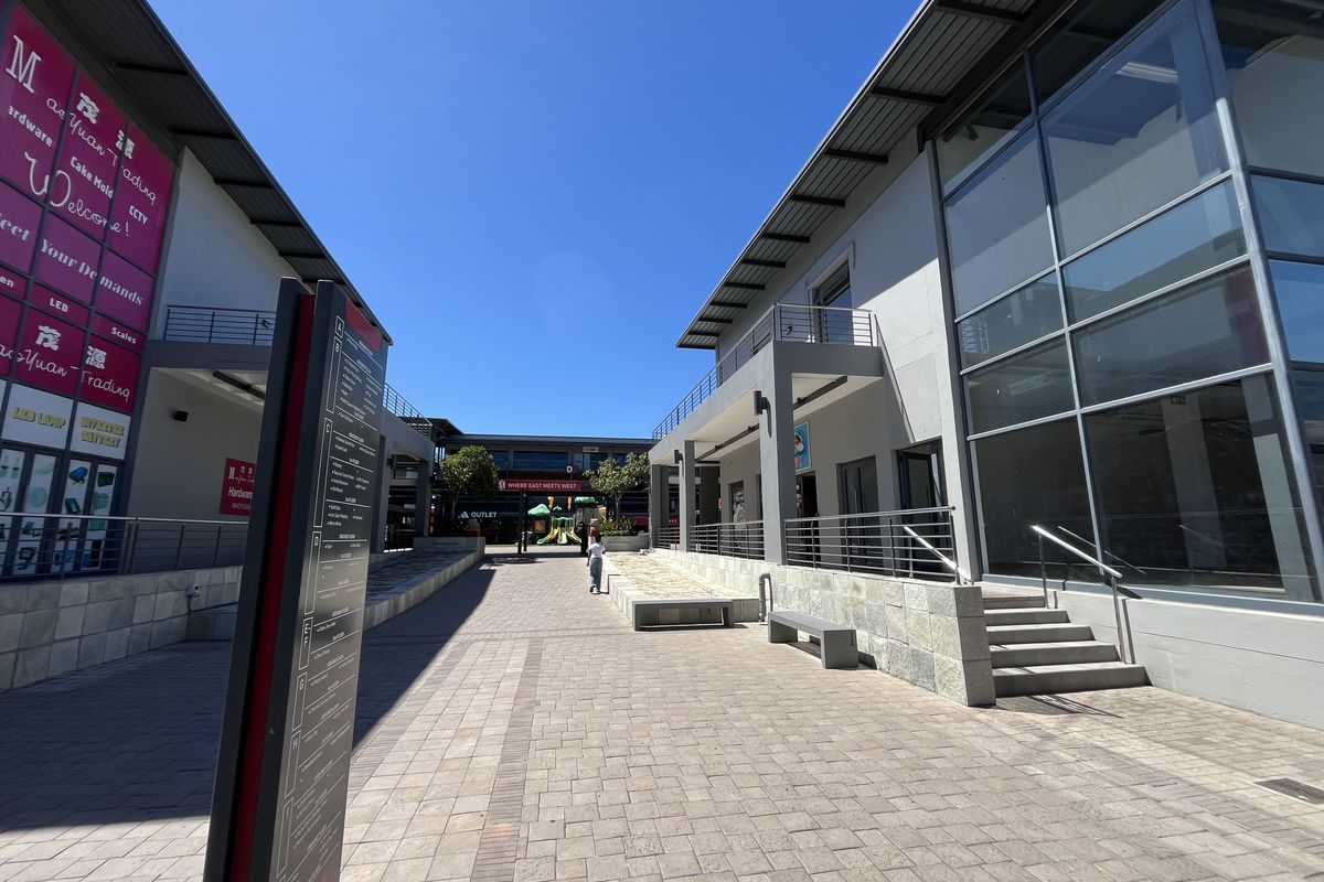 Prime Corner Retail Showroom with Maximum Exposure at Sable Square. - Photo 3