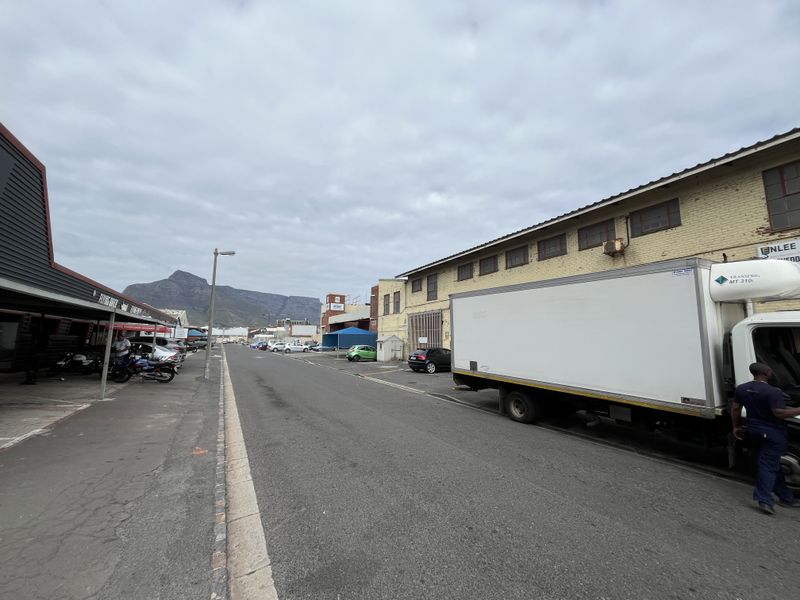 Affordable Office with Flexible Layout on High-Exposure Marine Drive - Photo 4