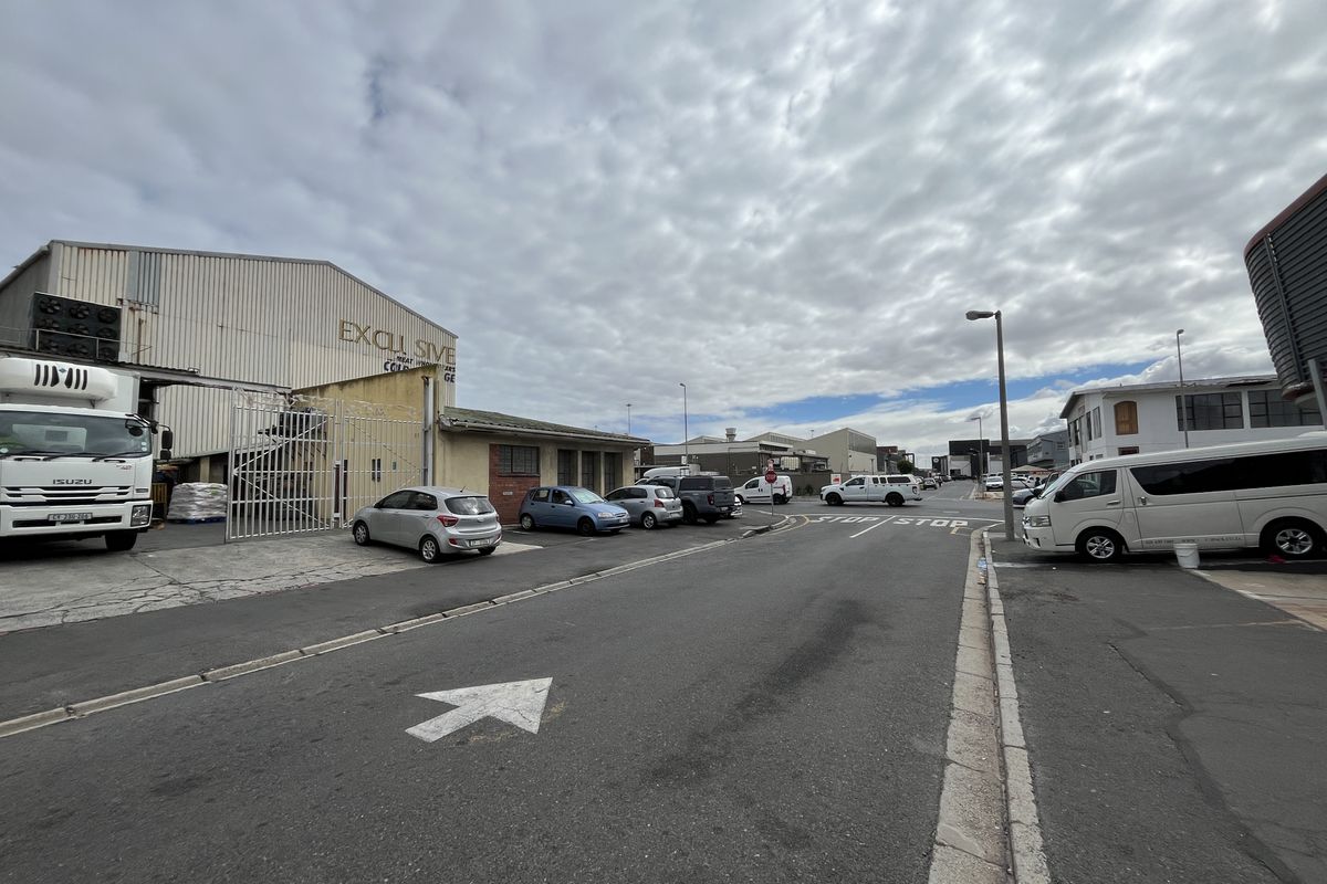 Affordable Office with Flexible Layout on High-Exposure Marine Drive - Photo 3