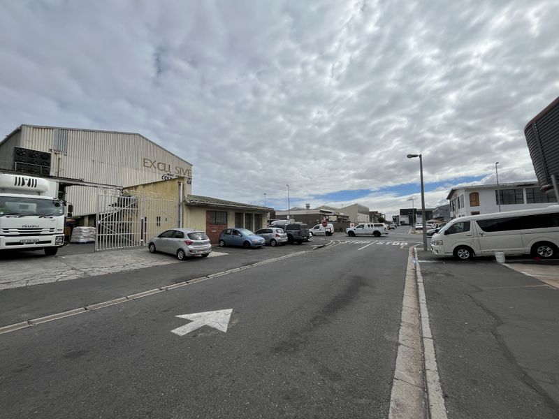 Affordable Office with Flexible Layout on High-Exposure Marine Drive - Photo 3