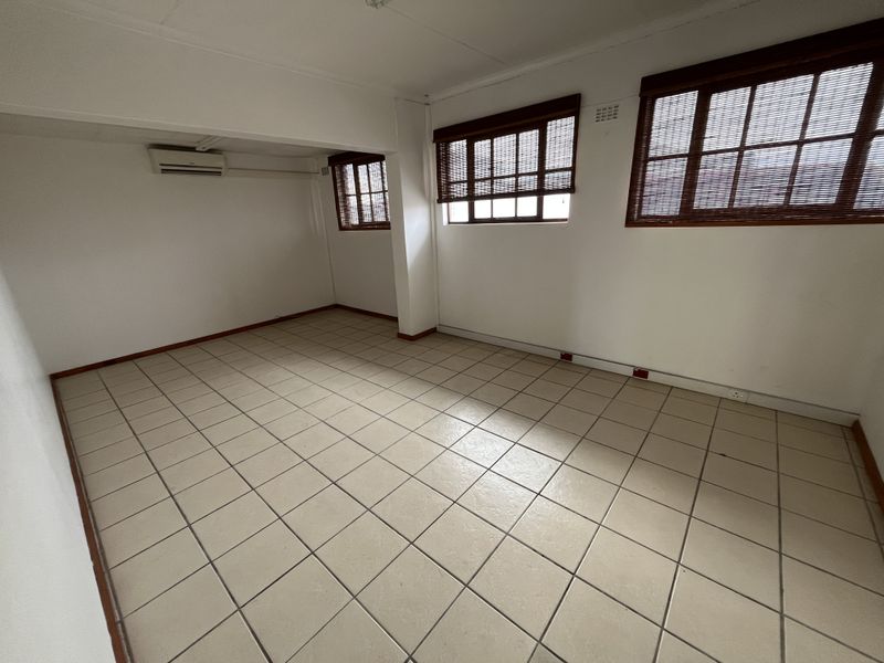 Affordable Office with Flexible Layout on High-Exposure Marine Drive - Photo 8