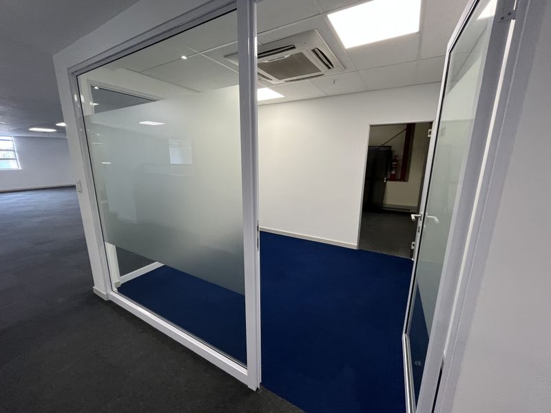 Turnkey Office with Boardrooms, Balcony & Table Mountain Views at Upper Eastside, Woodstock - Photo 9