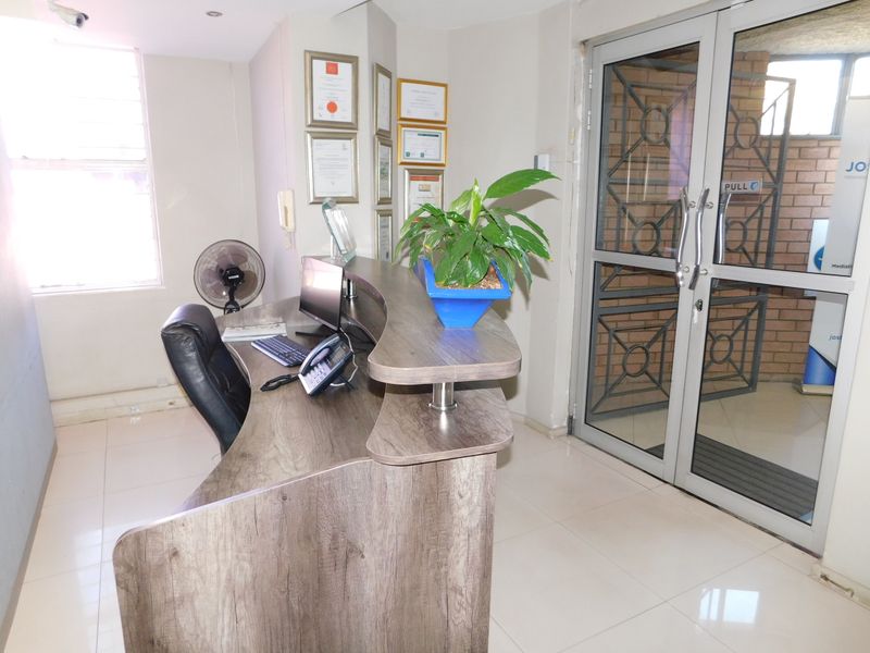 Move In Ready Offices To Let / For Sale Available Now. - Photo 5