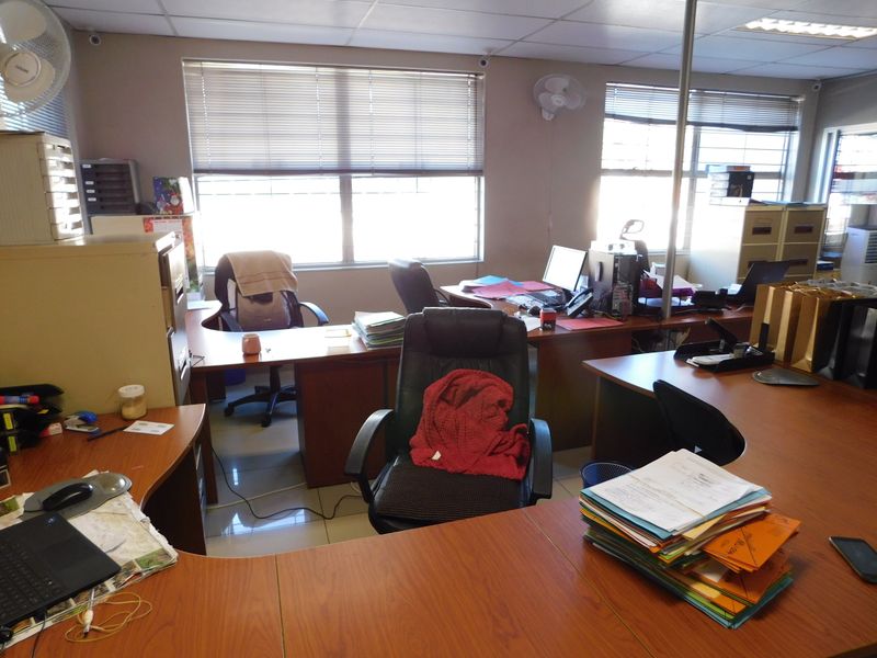 Move In Ready Offices To Let / For Sale Available Now. - Photo 10