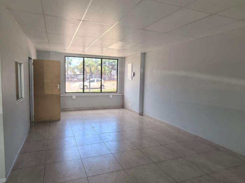 VACANT SHOP IN BUSY COMPLEX - Photo 2