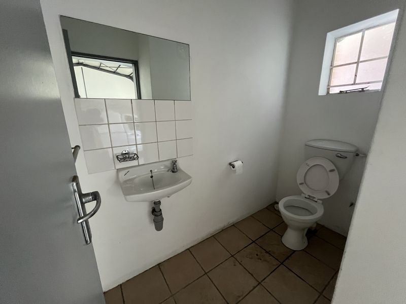 Versatile Warehouse in Drill Park – Prime Montague Gardens Location - Photo 9