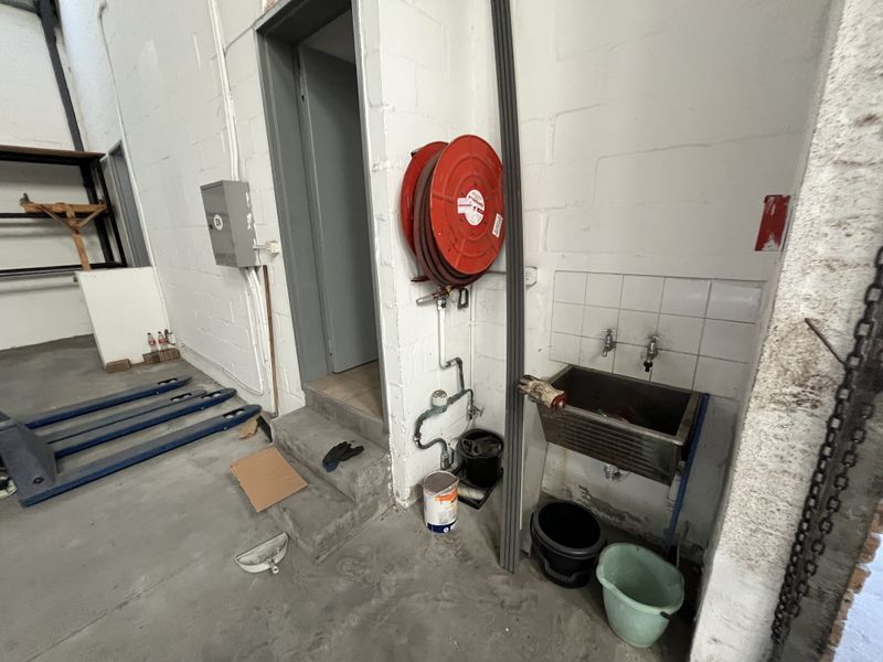 Versatile Warehouse in Drill Park – Prime Montague Gardens Location - Photo 8