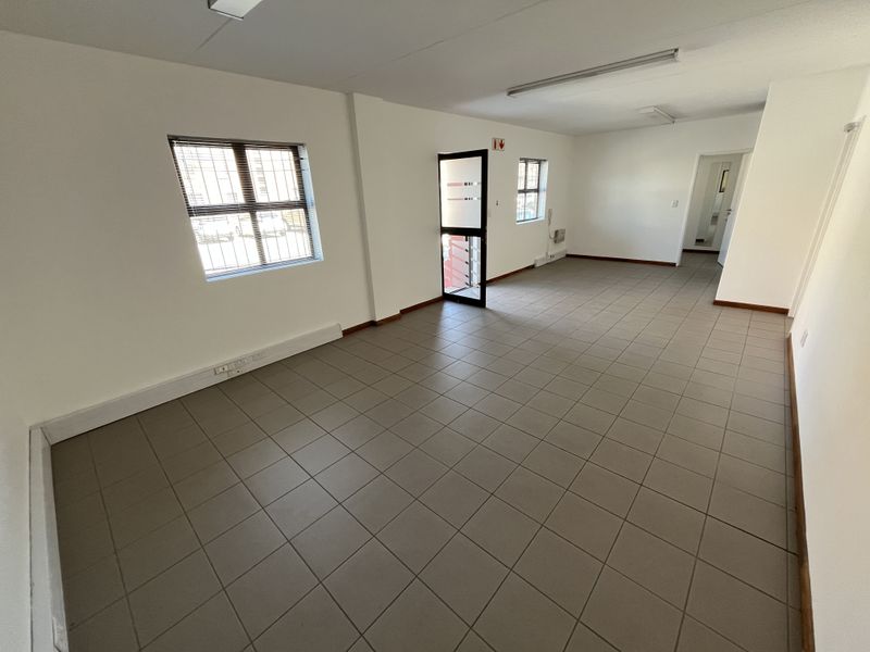 Secure Warehouse Unit in Bolt Park – Prime Montague Gardens - Photo 5