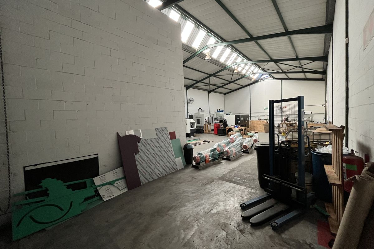 395 squares Warehouse in Killarney Gardens. - Photo 5
