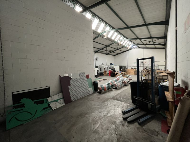 395 squares Warehouse in Killarney Gardens. - Photo 5