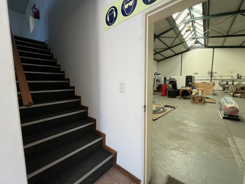 395 squares Warehouse in Killarney Gardens. - Photo 10