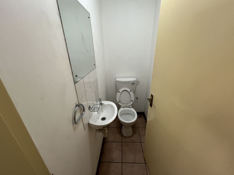 395 squares Warehouse in Killarney Gardens. - Photo 9