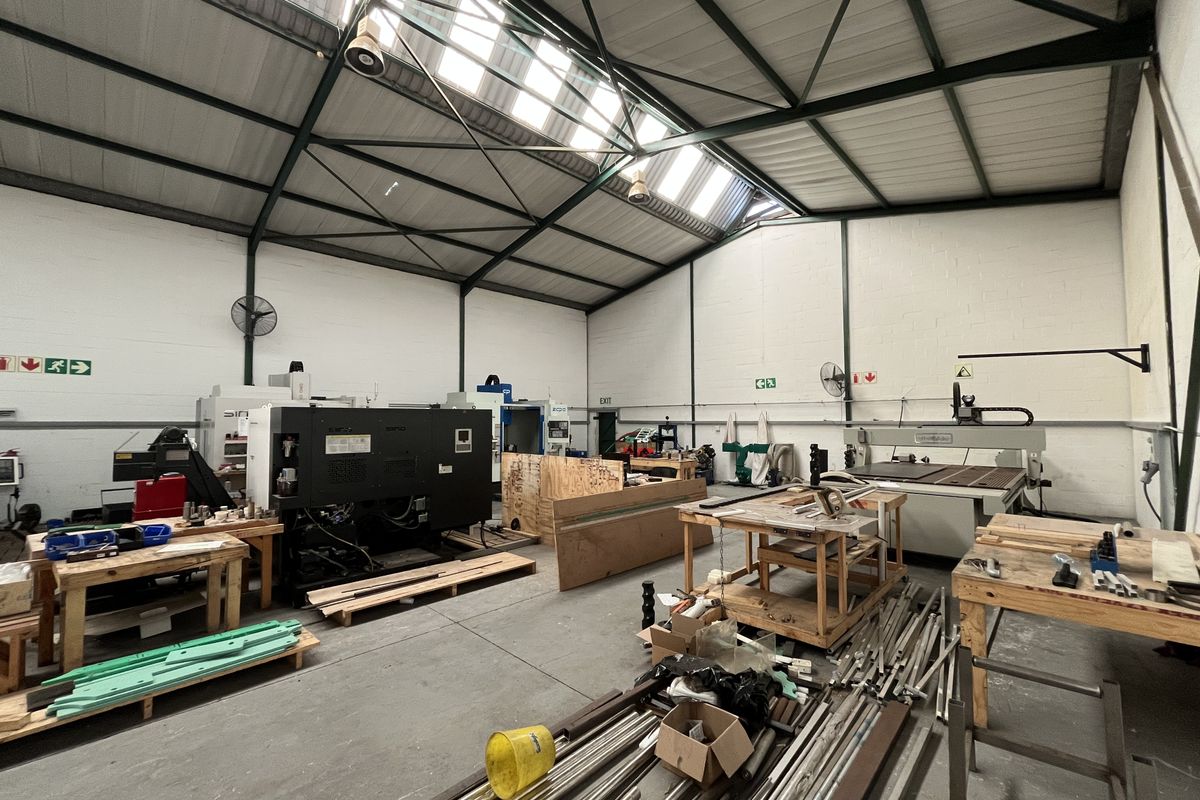 395 squares Warehouse in Killarney Gardens. - Photo 4