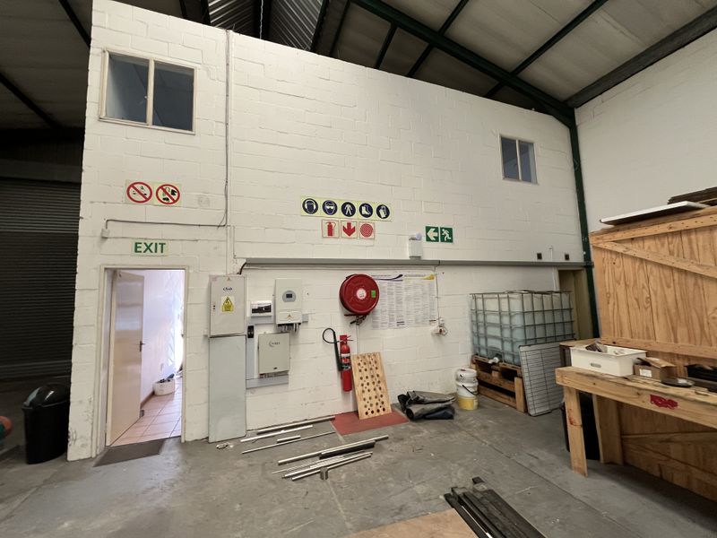 395 squares Warehouse in Killarney Gardens. - Photo 7