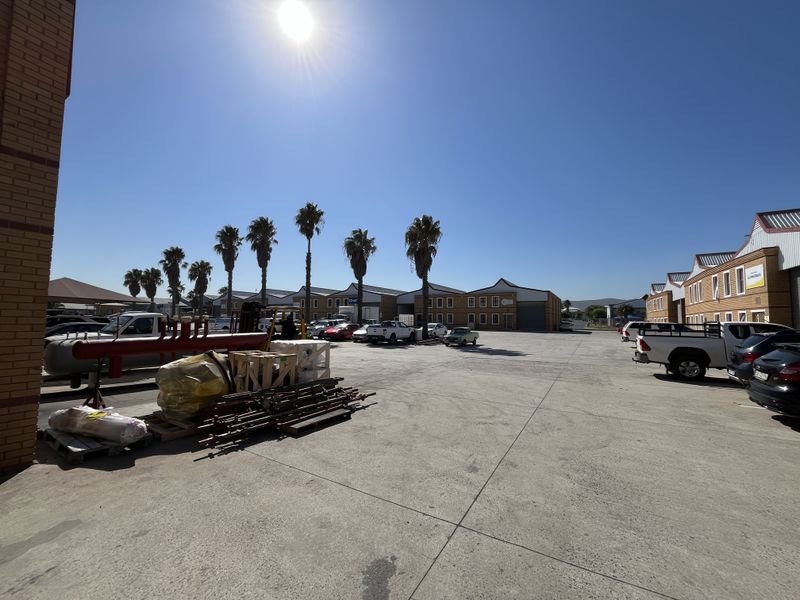 395 squares Warehouse in Killarney Gardens. - Photo 3