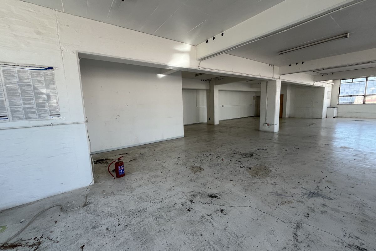 Bright Creative Space with Table Mountain View’s, Woodstock. - Photo 5