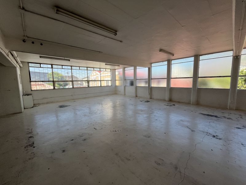 Bright Creative Space with Table Mountain View’s, Woodstock. - Photo 10