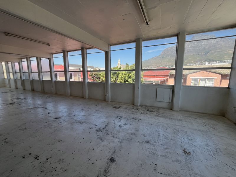 Bright Creative Space with Table Mountain View’s, Woodstock. - Photo 7