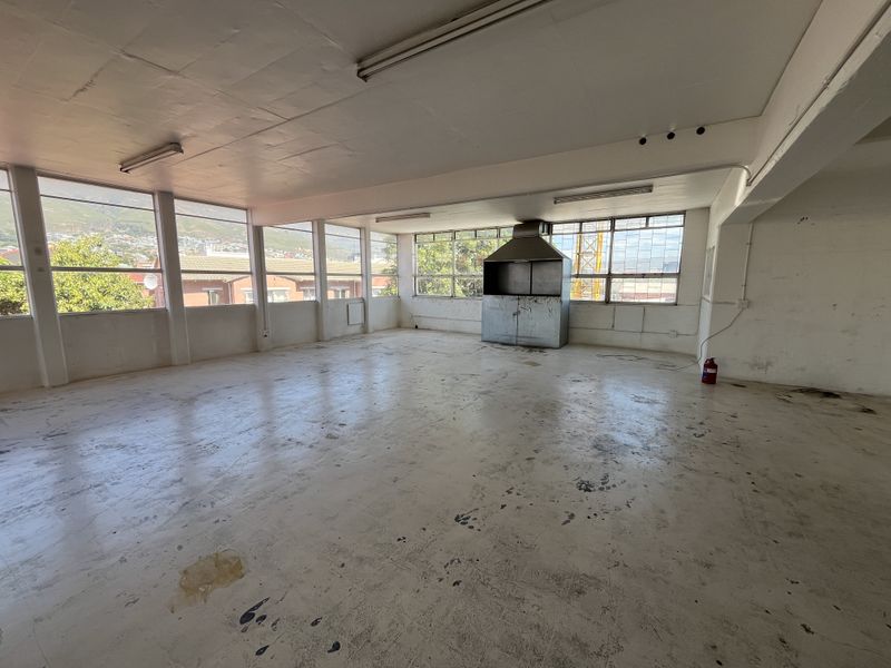 Bright Creative Space with Table Mountain View’s, Woodstock. - Photo 8