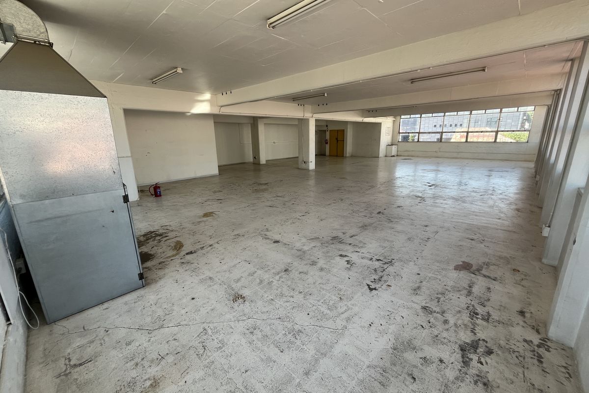 Bright Creative Space with Table Mountain View’s, Woodstock. - Photo 4