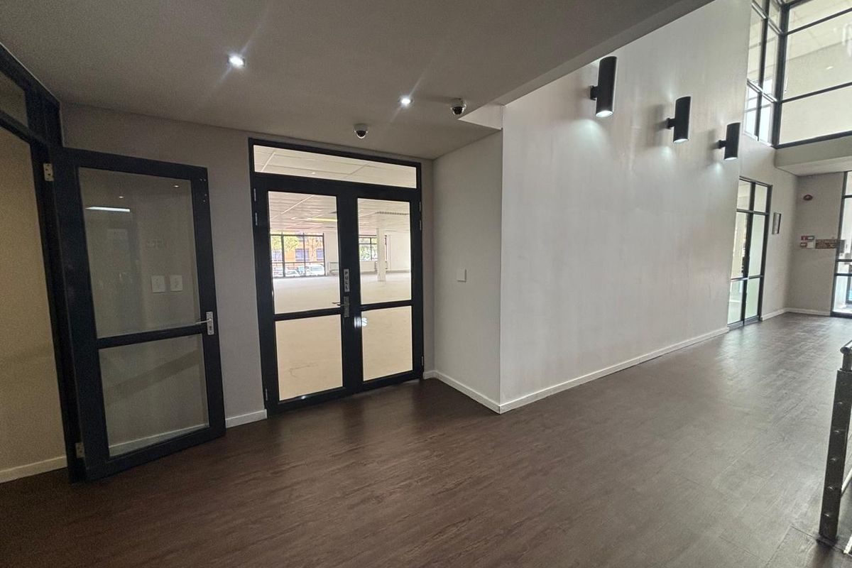 Spacious 1014.23m2 Commercial Office - Plattekloof Office Park - Photo 5