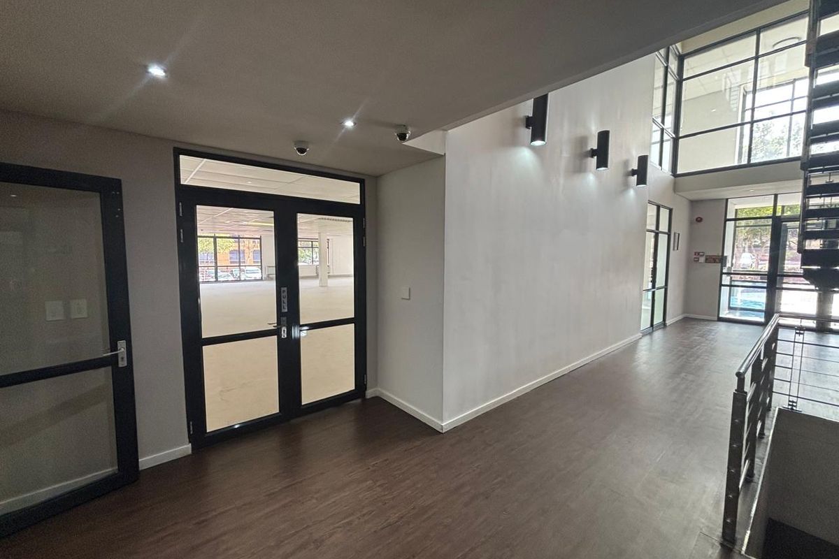 Spacious 1014.23m2 Commercial Office - Plattekloof Office Park - Photo 4
