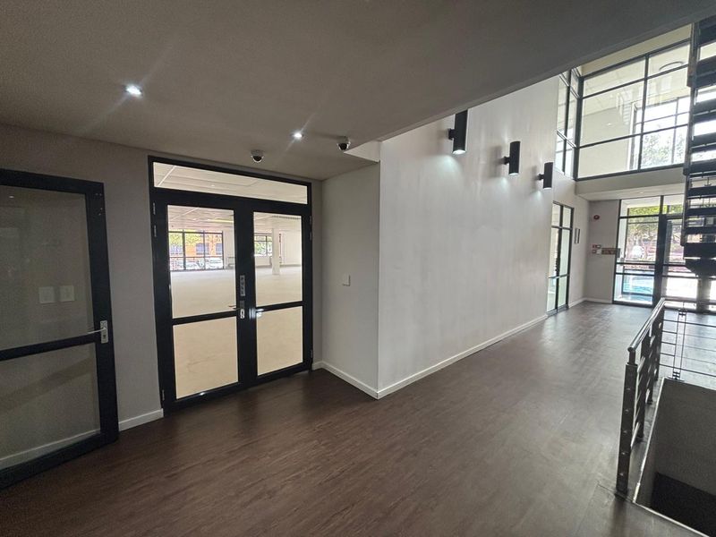 Spacious 1014.23m2 Commercial Office - Plattekloof Office Park - Photo 4