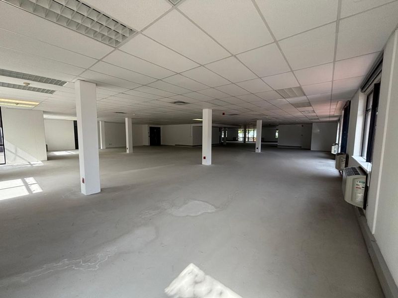 Spacious 1014.23m2 Commercial Office - Plattekloof Office Park - Photo 9
