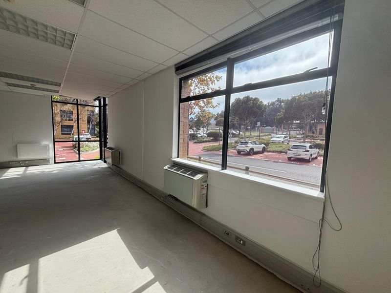 Spacious 1014.23m2 Commercial Office - Plattekloof Office Park - Photo 8