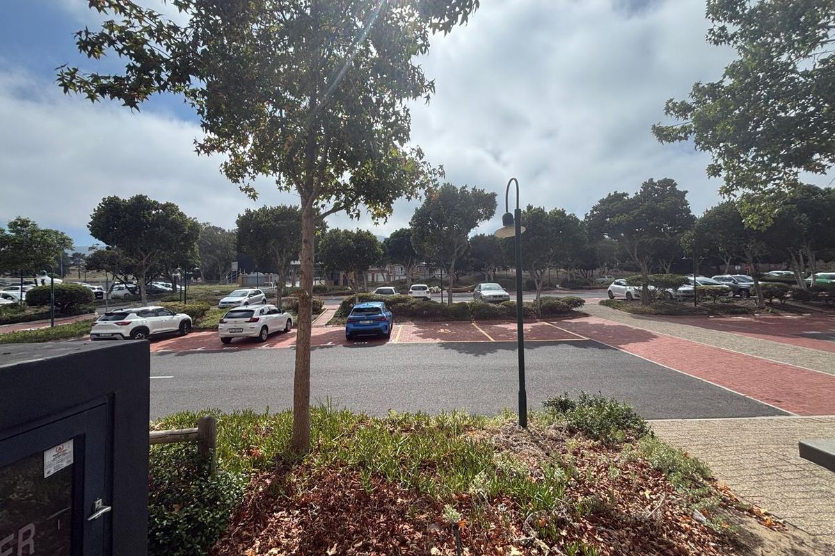 Spacious 1014.23m2 Commercial Office - Plattekloof Office Park - Photo 3