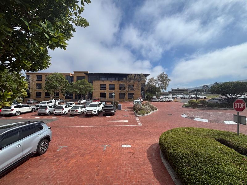 400 m2 Open-Plan Office To Let – Plattekloof Office Park - Photo 2