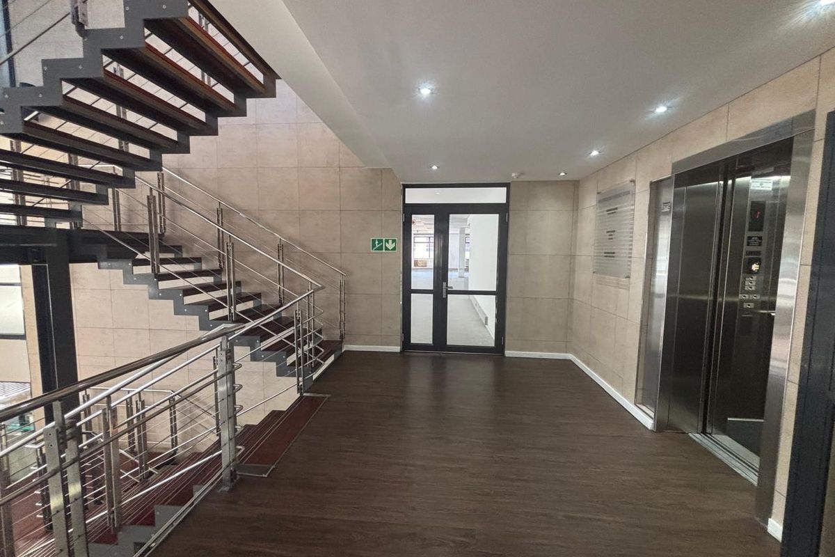 346 m2 First Floor Office with Views – Plattekloof Office Park - Photo 2